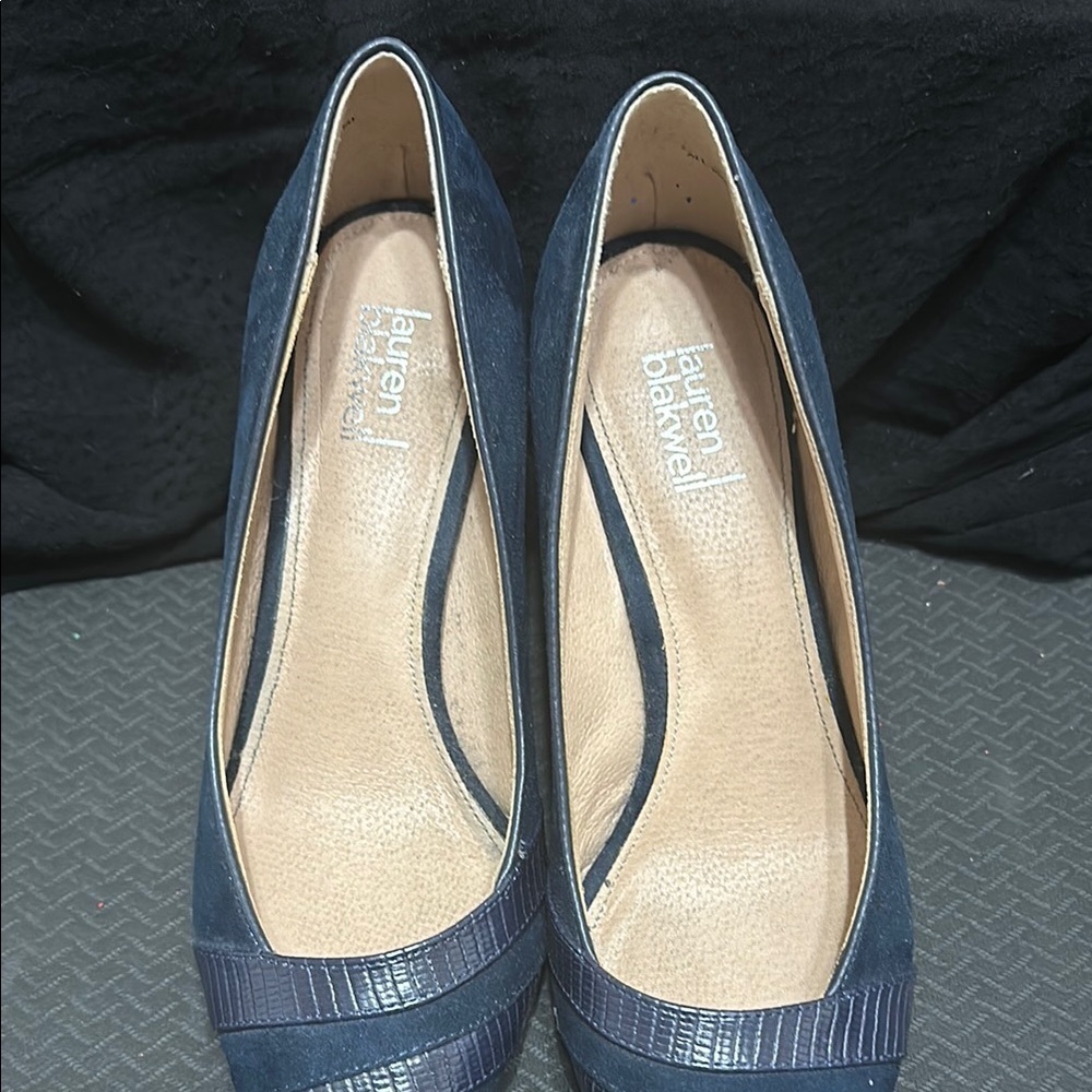 Navy Blue Heels with Pointed Toe and Slim Heel - Picture 4 of 5